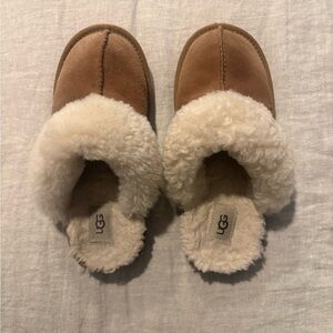 UGG Kids Tan Chestnut Shearling-Trim Clog Slippers